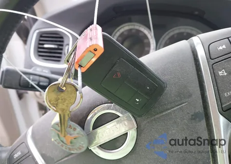 2012 Volvo S60 T5 z USA, uszkodzony, nr VIN YV1622FS4C2128219